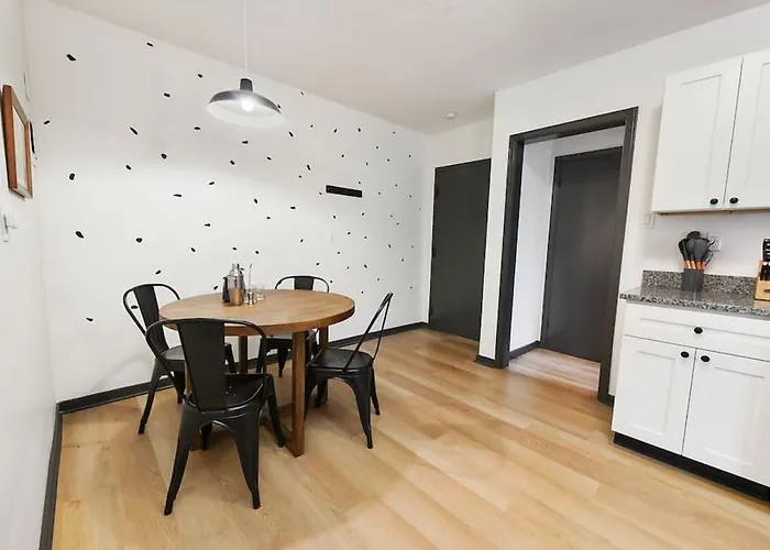 Apartment Hostwise - Butler St, Off-street Parking, Brand New!