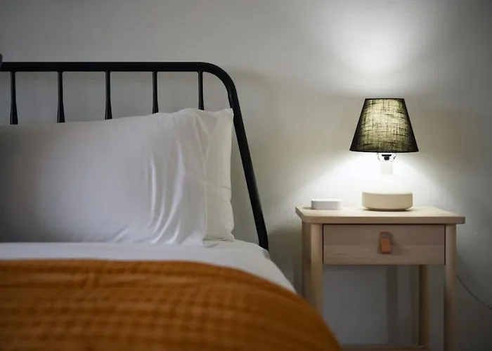 Apartment Hostwise - Butler St, Off-street Parking, Brand New!